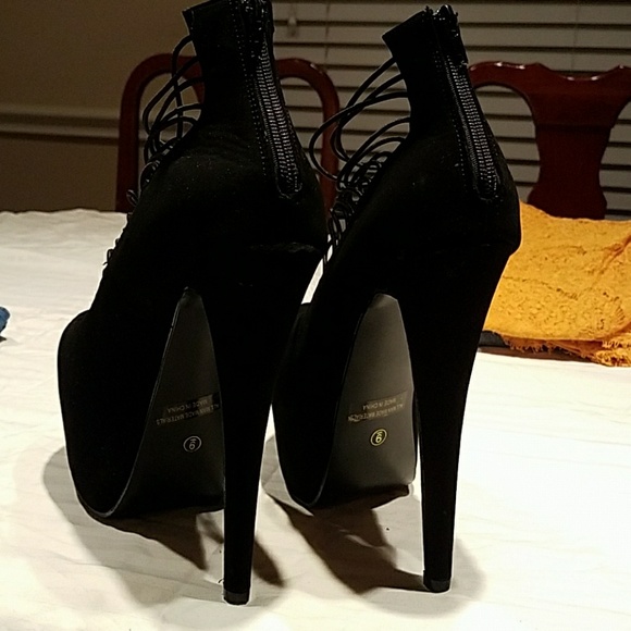 Black heels - Picture 7 of 7